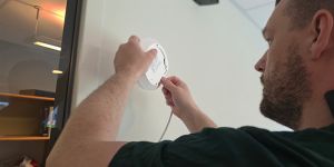 Montering og installasjon av trådløst / WÎFi aksesspunkt